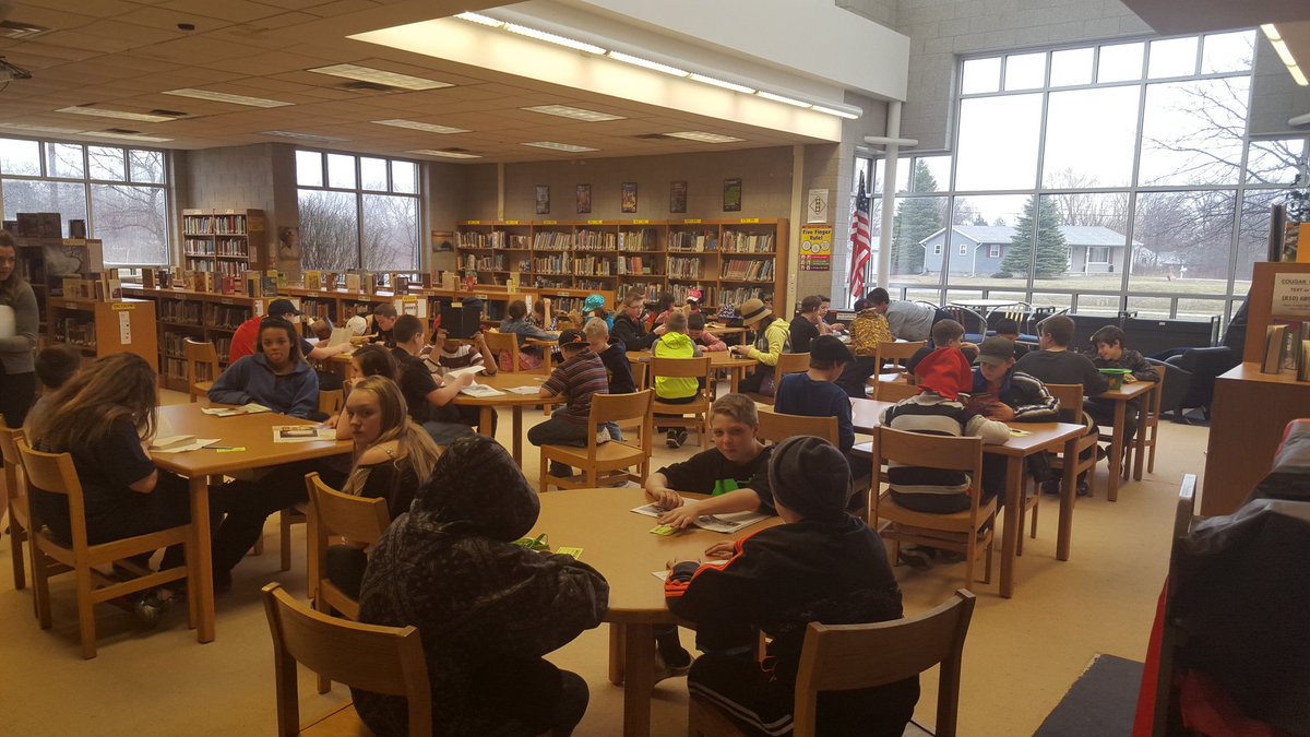 lwinn19's tweet photo. 90+ kids reading in the media center! #CMSLegacy #PHASD1 https://t.co/bjoaqaVC6s
