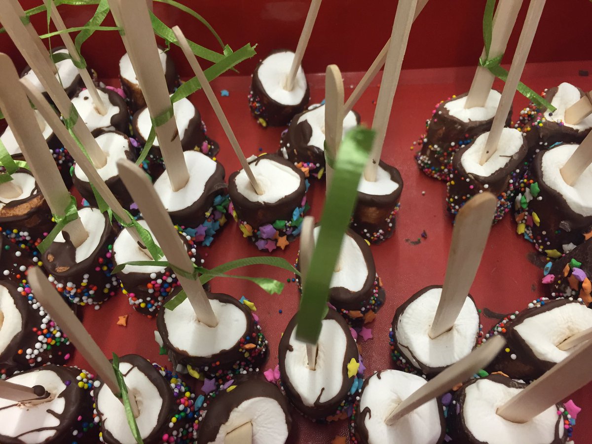 CameronStPS's tweet photo. Just a few of the amazing things we have tried at the Business Fair! #stilltimetobuy #wow @SCDSB_Schools https://t.co/6YU23LvAKN