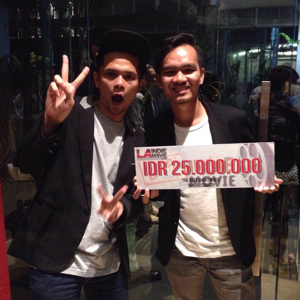 Bpk sutradara &amp; penulis naskah pemenang LA Indie Movie kat komedi. Congratz broh <a href="/adjisdoaibu/">Adjis</a> <a href="/bene_dion/">Bene Dion Rajagukguk</a> #Wawancara