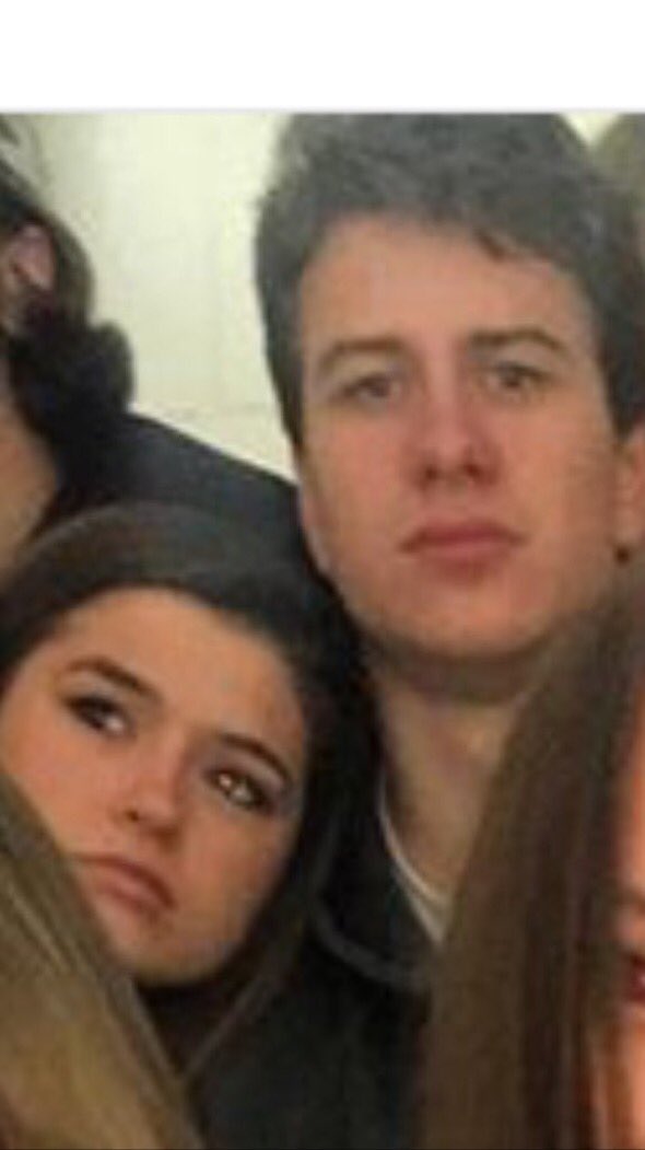 blazequotes6's tweet photo. Happy birthday to the queen of vans @Elise_Cimino have a chill day son #Vans https://t.co/wq0IbqSB5D