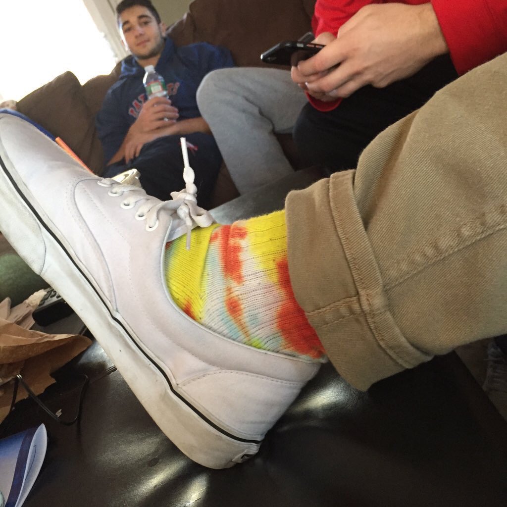 blazequotes6's tweet photo. Happy birthday to the queen of vans @Elise_Cimino have a chill day son #Vans https://t.co/wq0IbqSB5D