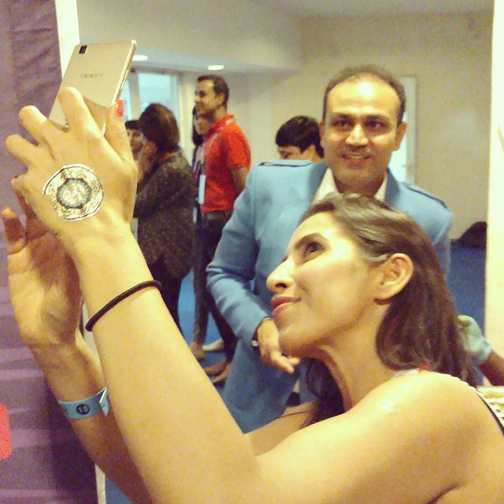StylishByNature's tweet photo. Me, @oppomobilesindia and @sehwag 😊
Catch all on SNAPCHAT- stylishbynature 😜😍 #t20pakvsind #t20wc #wt20selfieexper… https://t.co/IOcxSqMGA4
