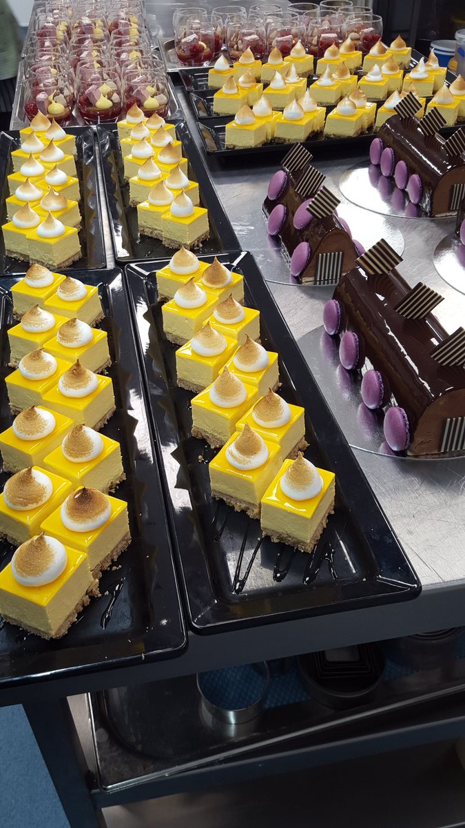 lesliesuresh's tweet photo. @AshridgeHouse final checkout before the  desserts  march towards today's busy lunch https://t.co/6OlvxiGwdB