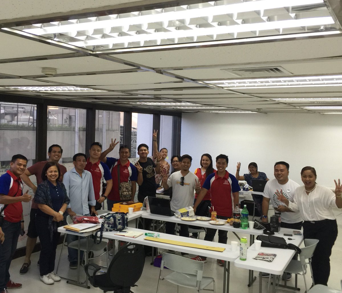 18wowgordonteam's tweet photo. A blessed Holy Week, from the WOW Gordon 2016 Campaign Team! #ibalikangwow #gordon2016 #campaignlife #HolyWeek https://t.co/bMk80UlCV0