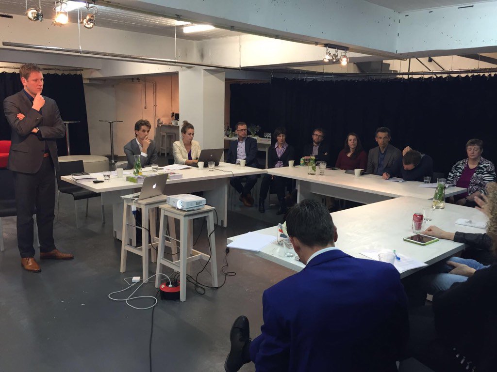 ArjanRaatgever's tweet photo. Positieve respons van overheid en marktpartijen bij startbijeenkomst CONCEPT BINNENSTAD @Platform31 @SITEud @hjoed https://t.co/02bGNc4J4w
