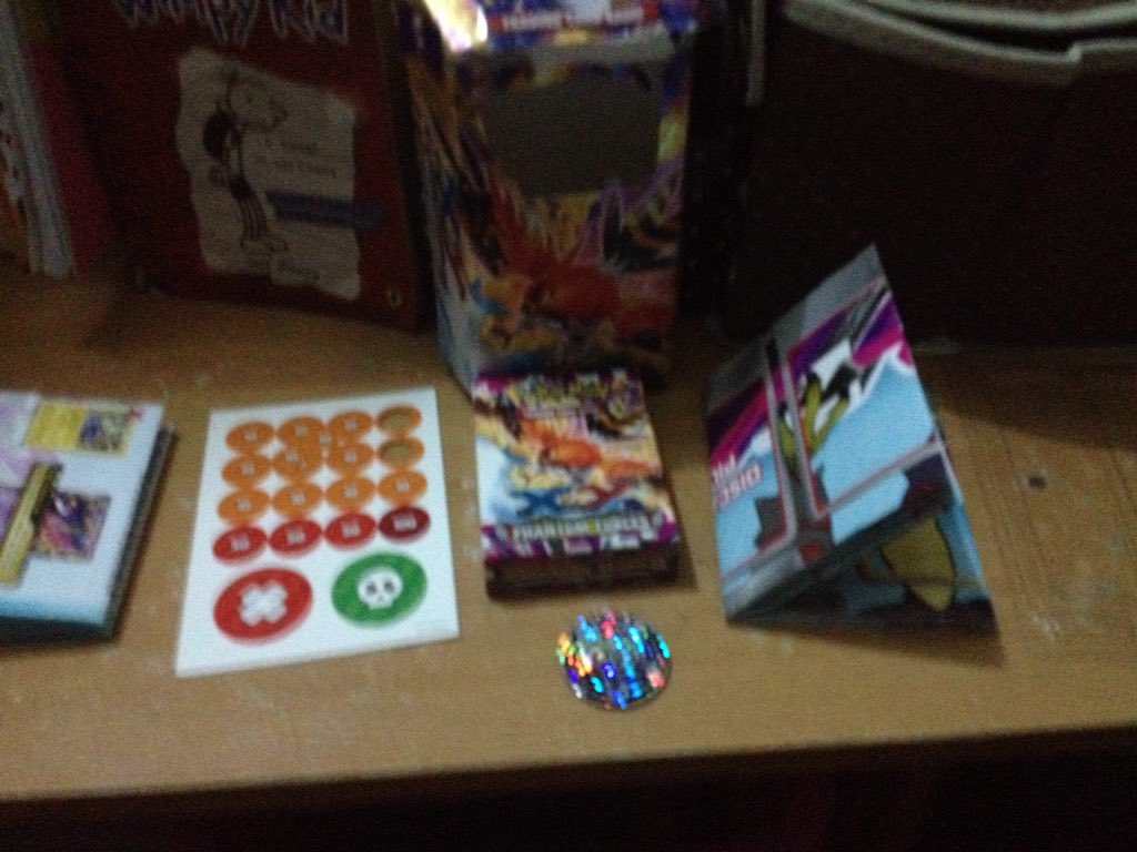 PokematictvG's tweet photo. Look at my new pokemon tc set #PokemonCardsTalonFlame https://t.co/1e1Wno7Lhn