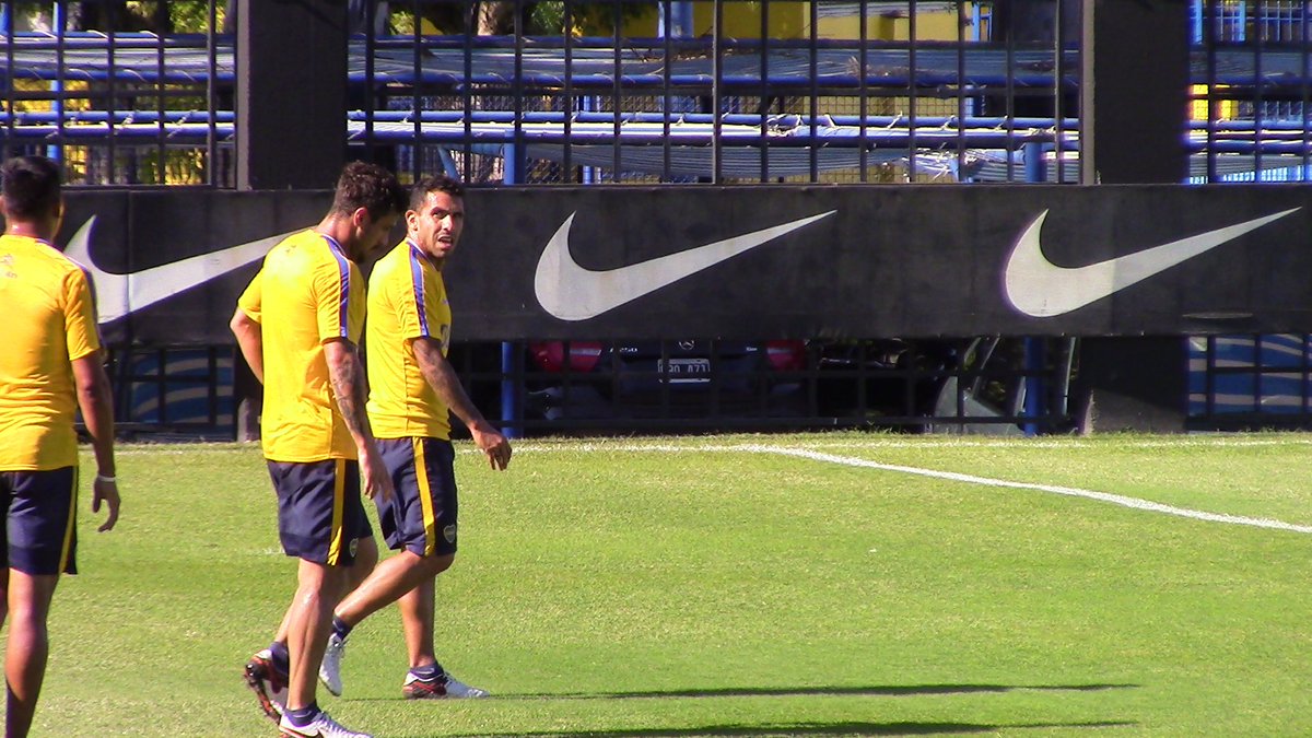 portalbocajrs's tweet photo. Carlos Tevez entrenando fuertemente. El Apache quiere estar nuevamente en óptimas condiciones. (@PlanetaBoca) https://t.co/eTTtFOBxtE
