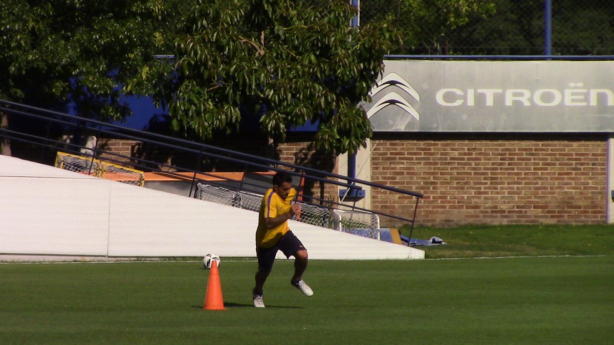 portalbocajrs's tweet photo. Carlos Tevez entrenando fuertemente. El Apache quiere estar nuevamente en óptimas condiciones. (@PlanetaBoca) https://t.co/eTTtFOBxtE