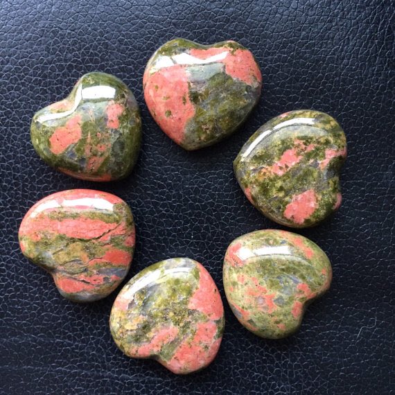 _ArieAria_'s tweet photo. Crystals, jewelry and these hand cut hearts only at https://t.co/NbvvGXrdel #etsy #crystal #gemstone #jewelry #heart https://t.co/B8nvQlspkG