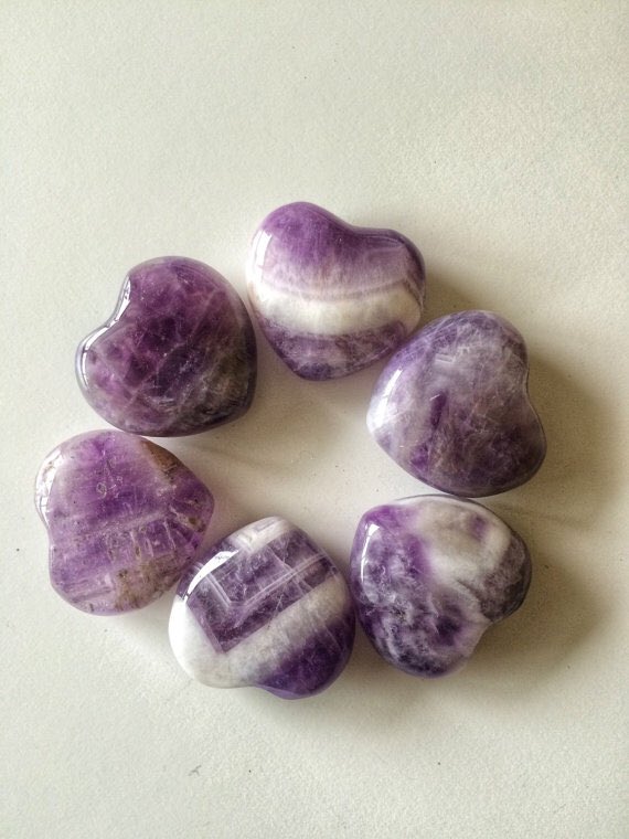 _ArieAria_'s tweet photo. Crystals, jewelry and these hand cut hearts only at https://t.co/NbvvGXrdel #etsy #crystal #gemstone #jewelry #heart https://t.co/B8nvQlspkG