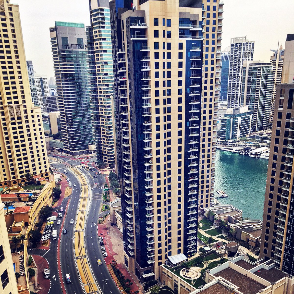 AndrewKinlochan's tweet photo. Good Morning, Dubai 💙 https://t.co/YrAsdmHqi4