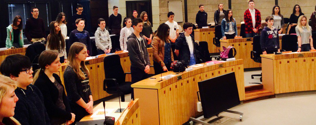CDJGERS's tweet photo. Une minute de silence a été observée par les élus du CDJ en hommage aux victimes des attentats de #Bruxelles https://t.co/T81QXKskZ2