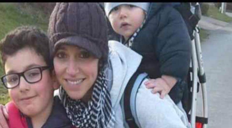 Ania27El's tweet photo. رحم الله لبنى الفقيري مغربية سقطت في تفجيرات بروكسل الإرهابية و هي في طريقها الى عملها فتركت خلفها أطفالها😢 https://t.co/dlEzLe0Oy4