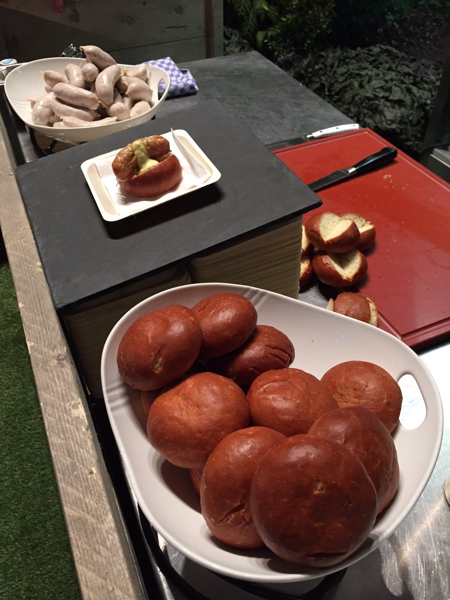 Bij Landal Business Line en <a href="/hvszakelijk/">Hof van Saksen B2B</a> nu heerlijke rookworstjes met verrassend detail #Event16 Stand C083