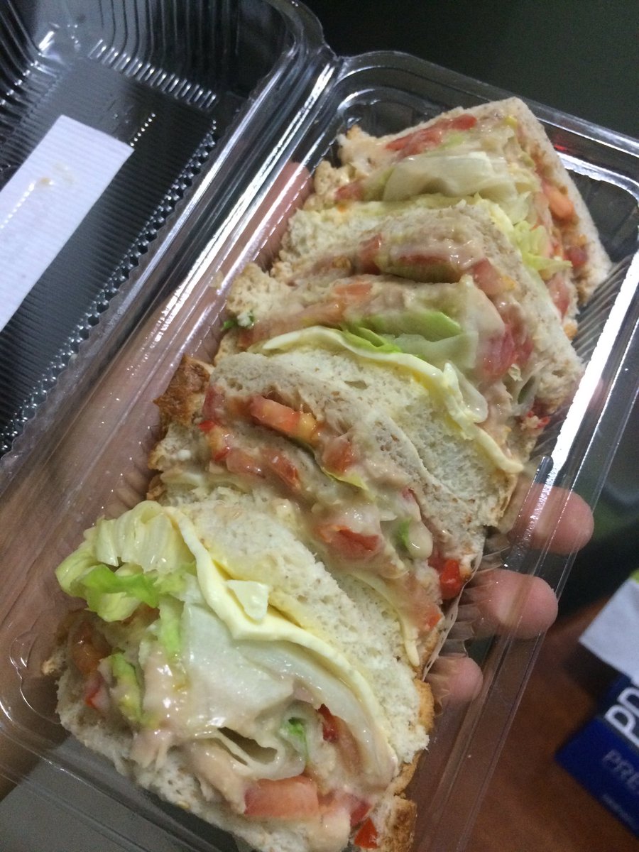 NelynEzanny's tweet photo. Dinner 😋😍💕👌🏻 #sandwich #momkitchen https://t.co/1Fx8XoZuEY