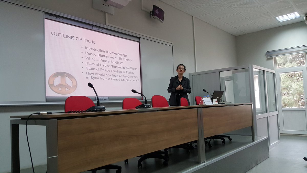 imazlum's tweet image. Dr. Itır Toksöz presenting us on Peace Studies, Syria and Refugees #wednesdaytalks @itirtoksoz @MURCIR