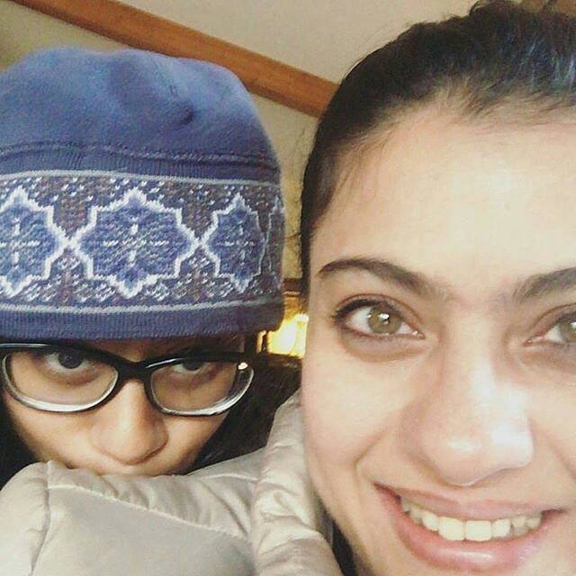 zeecinema's tweet photo. This selfie of Kajol &amp; her daughter Nysa made our morning! 
RT if you love it too. https://t.co/KpHhfsrbiC