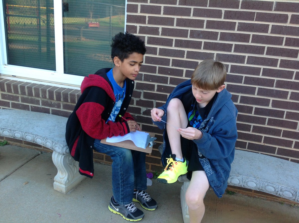 simmonsms1's tweet photo. Word problems...Egg Hunt Style. 3rd grade rocks. @hooveraj3 @gretchenb06 and MsCrone https://t.co/WxBLB1pFkq
