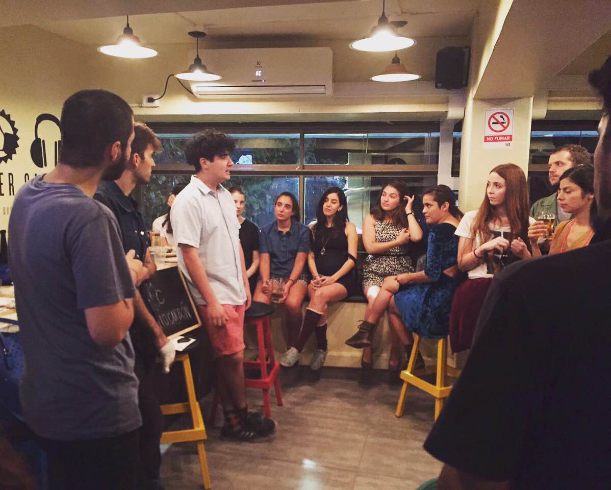 sellocarbon's tweet photo. Santi, @juancelofan y Merci, presentando #SelloCarbon para todos nuestros amigos, ayer en el #BeckerBeerGarage https://t.co/hKubzGvrCp