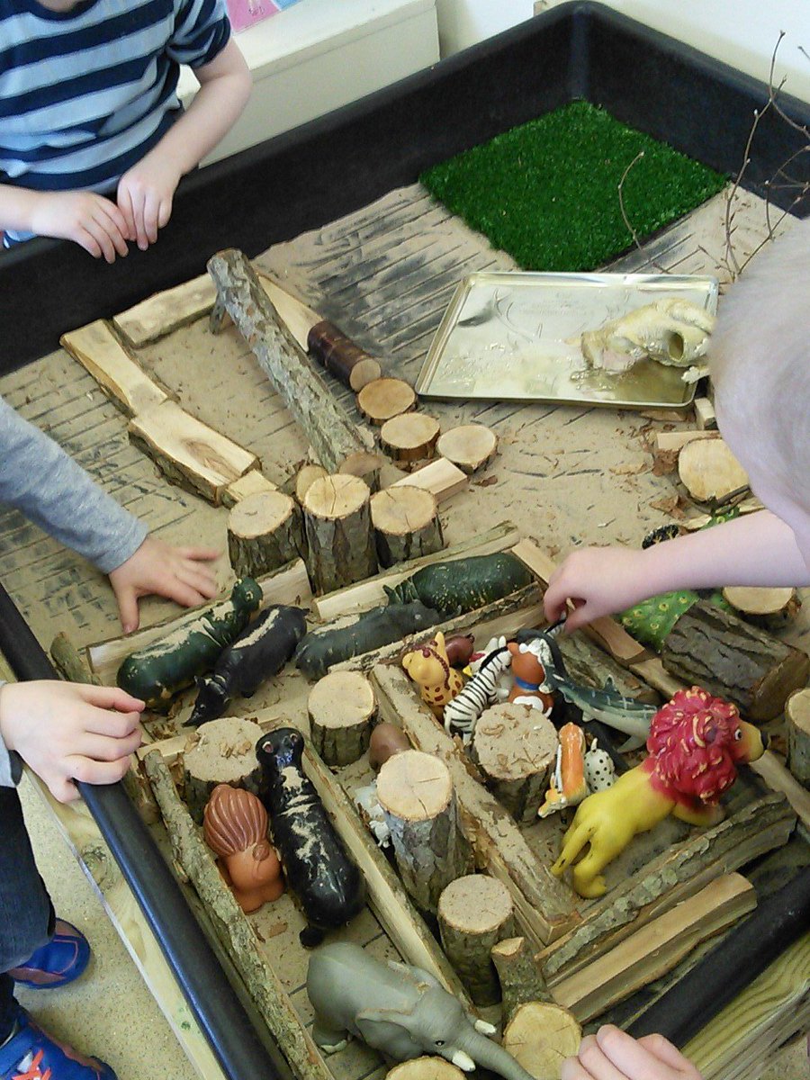 snapbroadwood's tweet photo. Pre-school building and constructing pens for the animals
#great teamwork #usingtheirimagination https://t.co/7cr456jzEY