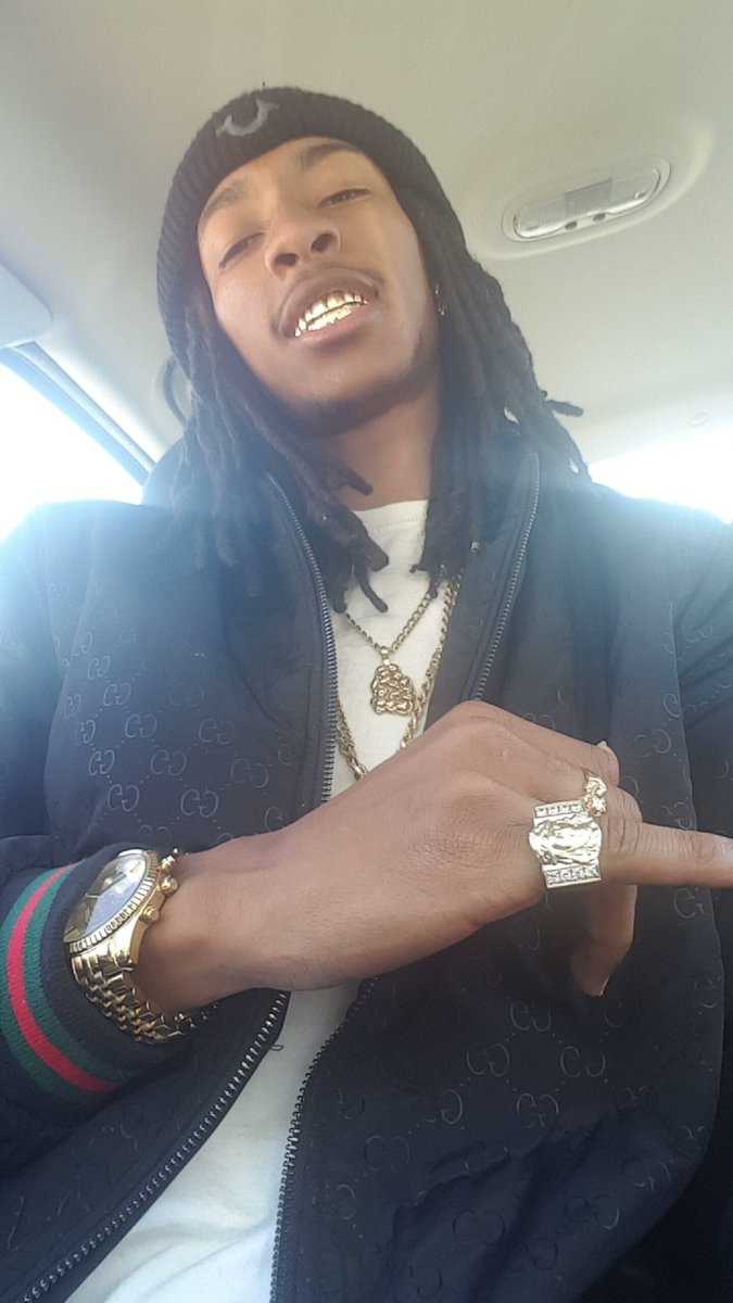 Outchea_Trappin's tweet photo. 26 On My Left Wrist Shit Lookin Like A Pot Of Piss https://t.co/OuHCmjtrtw