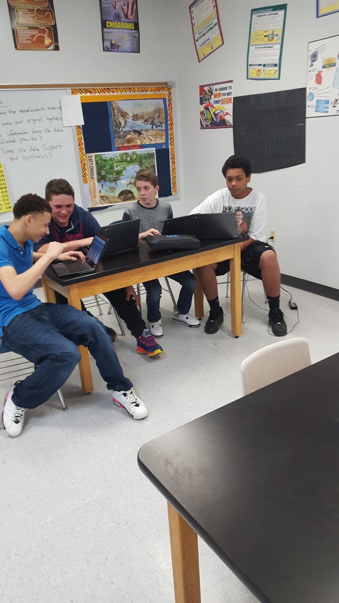 MrDePung's tweet photo. It goin' down for reeeaal! Quizlet "live" challenge. #tigerstylescience @keyverra @DittrichJr @Storey4thgrade https://t.co/qXZ9bRq77T