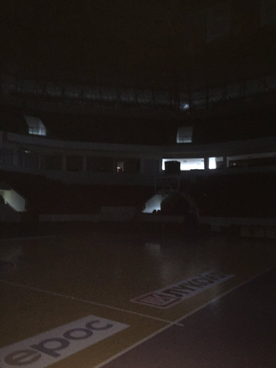 VytasValiulis's tweet image. Just made 150 shots (#pullups #stepbacks #curryflipshots, #bankshots, #combo moves in the dark #lunareclipse #vision