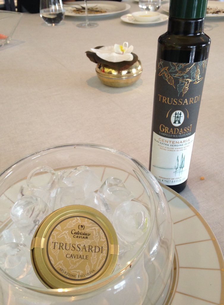 annadecovic's tweet photo. Olio extra vergine d'oliva Gradassi e caviale Calvisius a marchio Trussardi #trussardiallascala #cadelbosco https://t.co/yULXY4JwfP