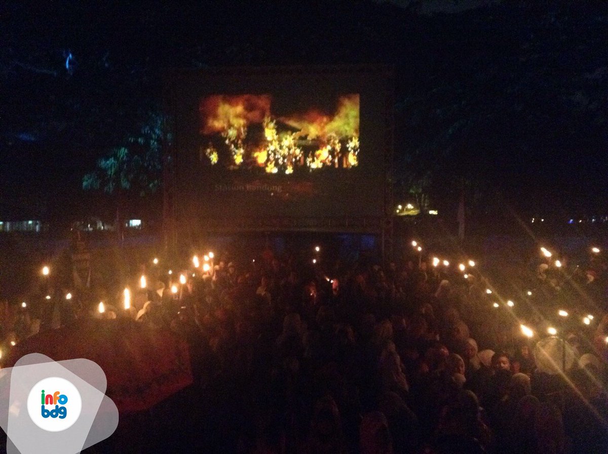 infobdg's tweet photo. Suasana #BandungLautanApi di Balai Kota Bandung. https://t.co/QLfGvBlEjS