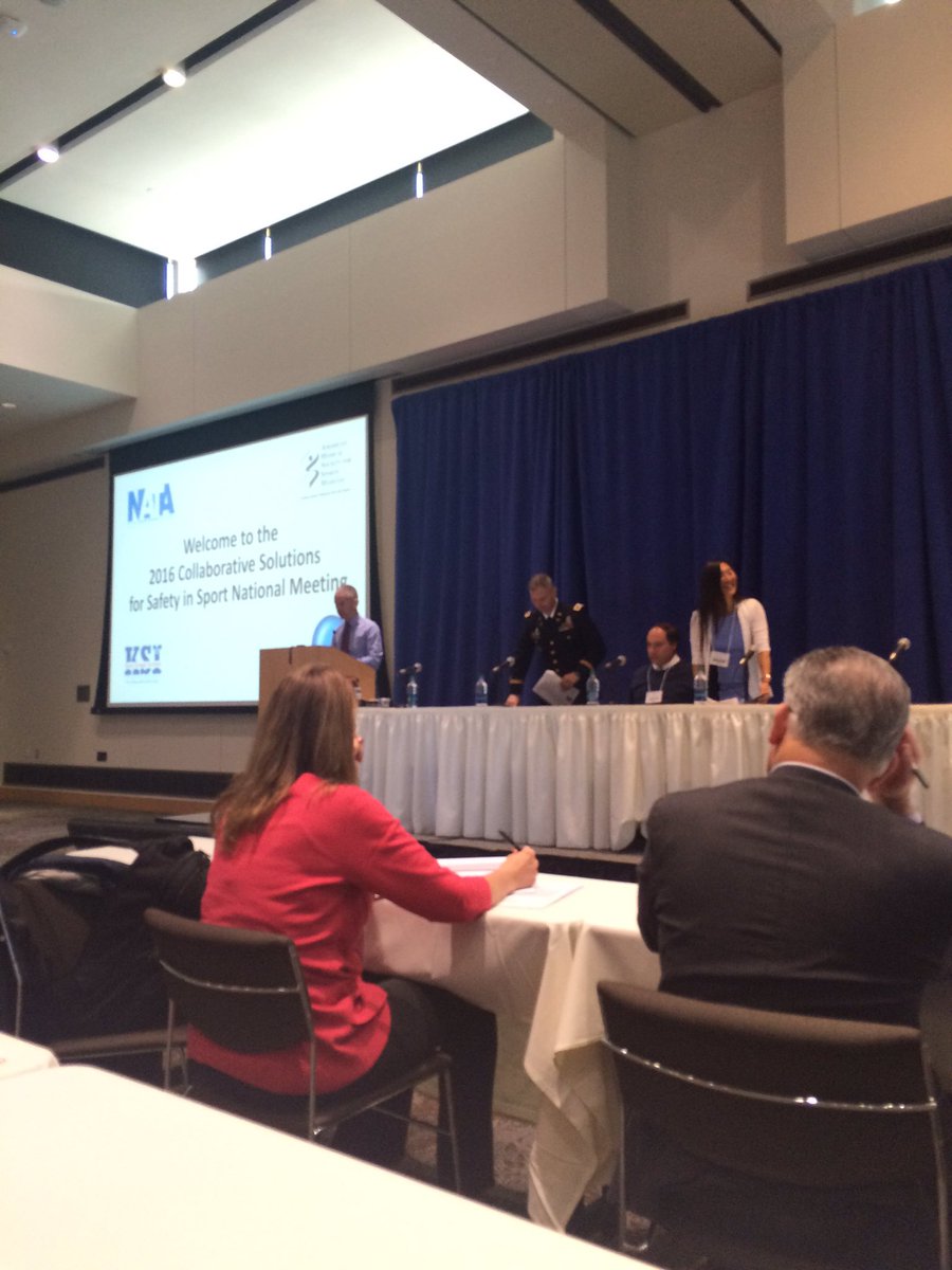 Doge_Reeve3e's tweet photo. Break out session on "Mental Health Issues in Student-athletes" #CSSS2016 https://t.co/xDgxaIr12E