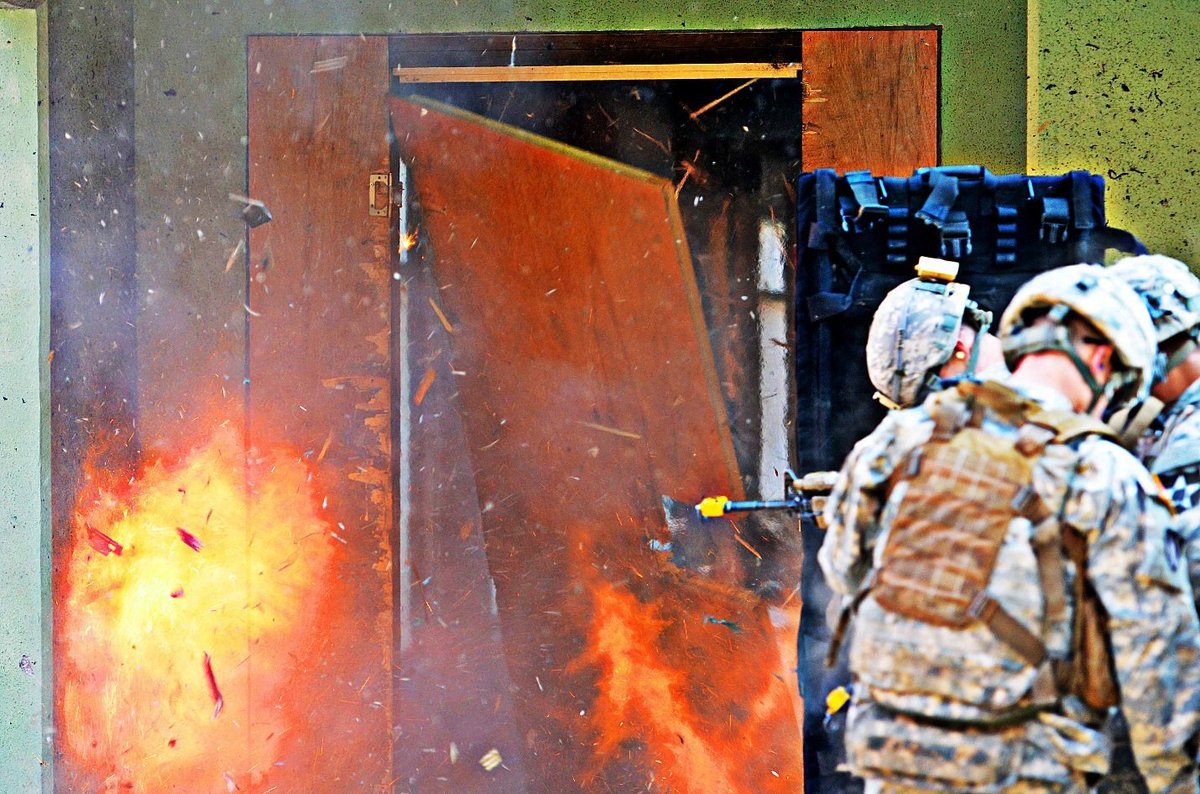 .@7thID Soldiers detonate an explosive charge during Operation #PacificPathways, South Korea, March 15, 2016