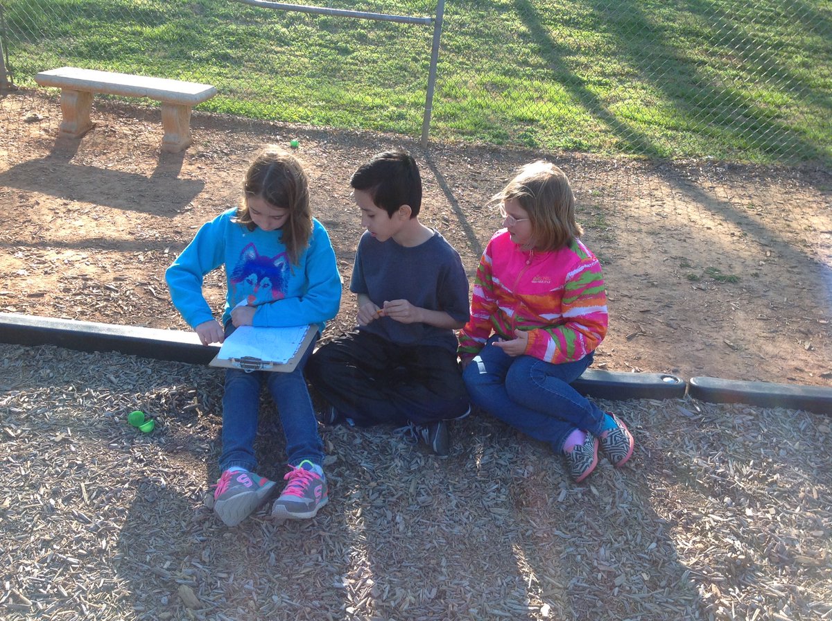 simmonsms1's tweet photo. Collaboration at its best. @gretchenb06 @hooveraj3 and Ms Crone. https://t.co/980TKybC2Z
