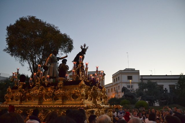 Jerez_News's tweet photo. Miércoles Santo pasión desbordante para todos los gustos https://t.co/DkQxuiirEs #SSantaJerez16 #SSJerez2016 #Jerez https://t.co/8Lb8vRutcQ