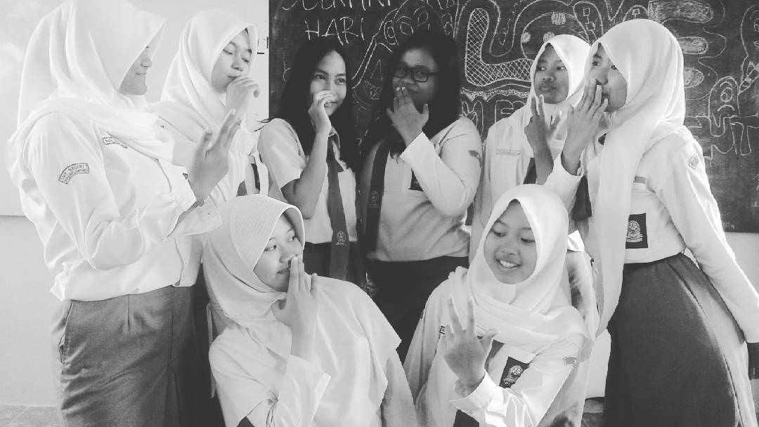 silviaputriii14's tweet photo. ini lh kami yang selalu bahagia walaupun hati tidak bahagia
#ak3 #smkn1 #bapet https://t.co/CY5yb6ZD7g