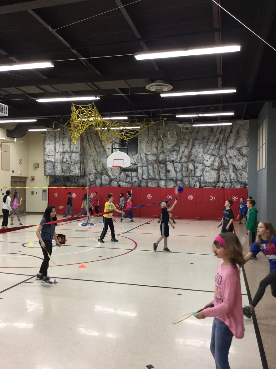 runsteeplerun's tweet photo. Last day of badminton! Love the new racquets! Thanks @SS_Sportime #physed  #elemPE https://t.co/9kUHmPzkPc