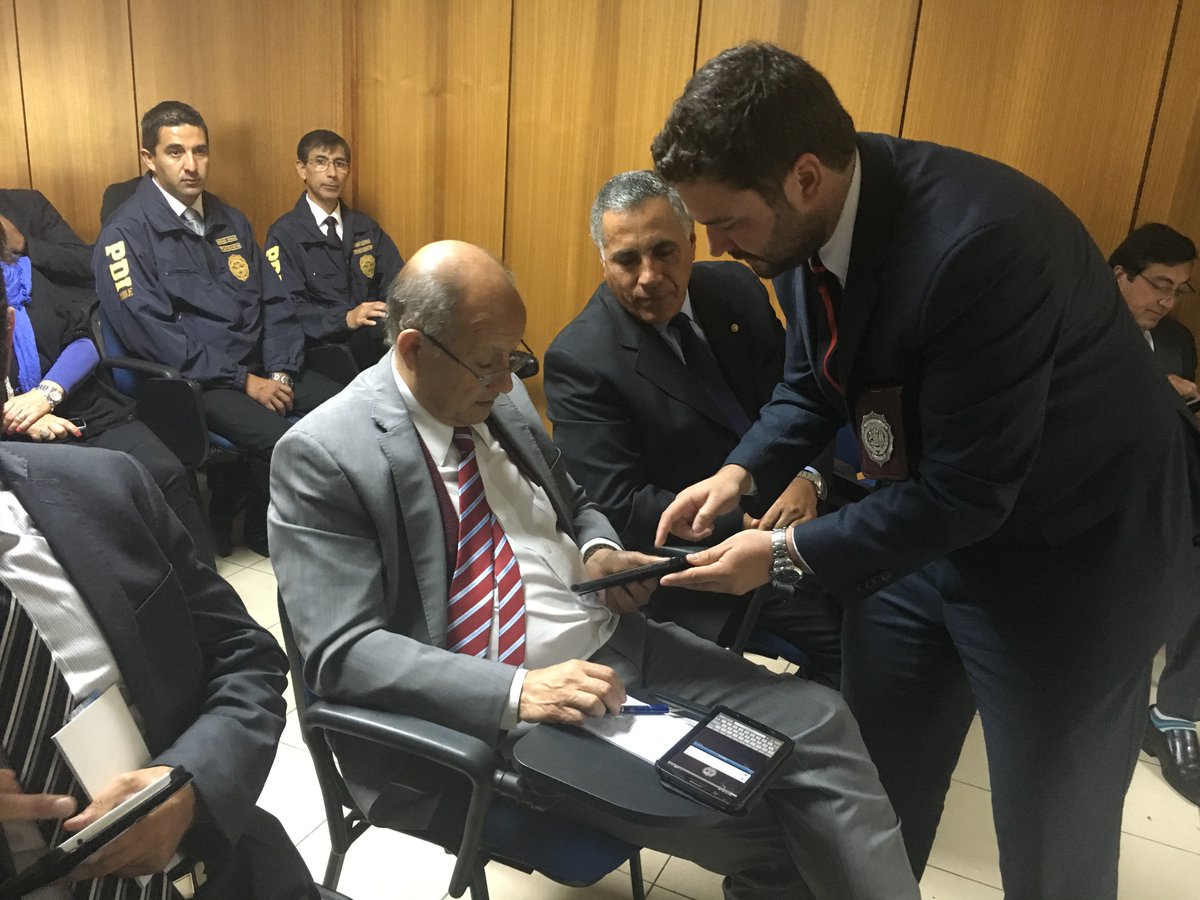 PDI_Valparaiso's tweet photo. PDI presentó a Intendente de #Valparaíso alcances de proyecto que busca disminuir delincuencia en la Región #Skypol https://t.co/lksiT7bKU2