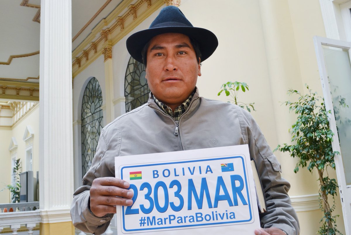 SenadoBolivia's tweet photo. Sen. #JorgeChoque ¡Bolivia unida a una sola voz exclama #MarParaBolivia! @SenadoBolivia #23DeMarzo #DíaDelMar https://t.co/5tgknzVuq4