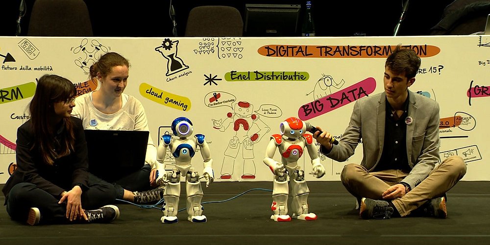 EngineeringSpa's tweet photo. Il NAO Enrico-Carletto e i ragazzi del Liceo Fermi di Padova ospiti d'onore al #KickOff_Eng2016! @NaoFermiPadova https://t.co/DiWUf1DRlC
