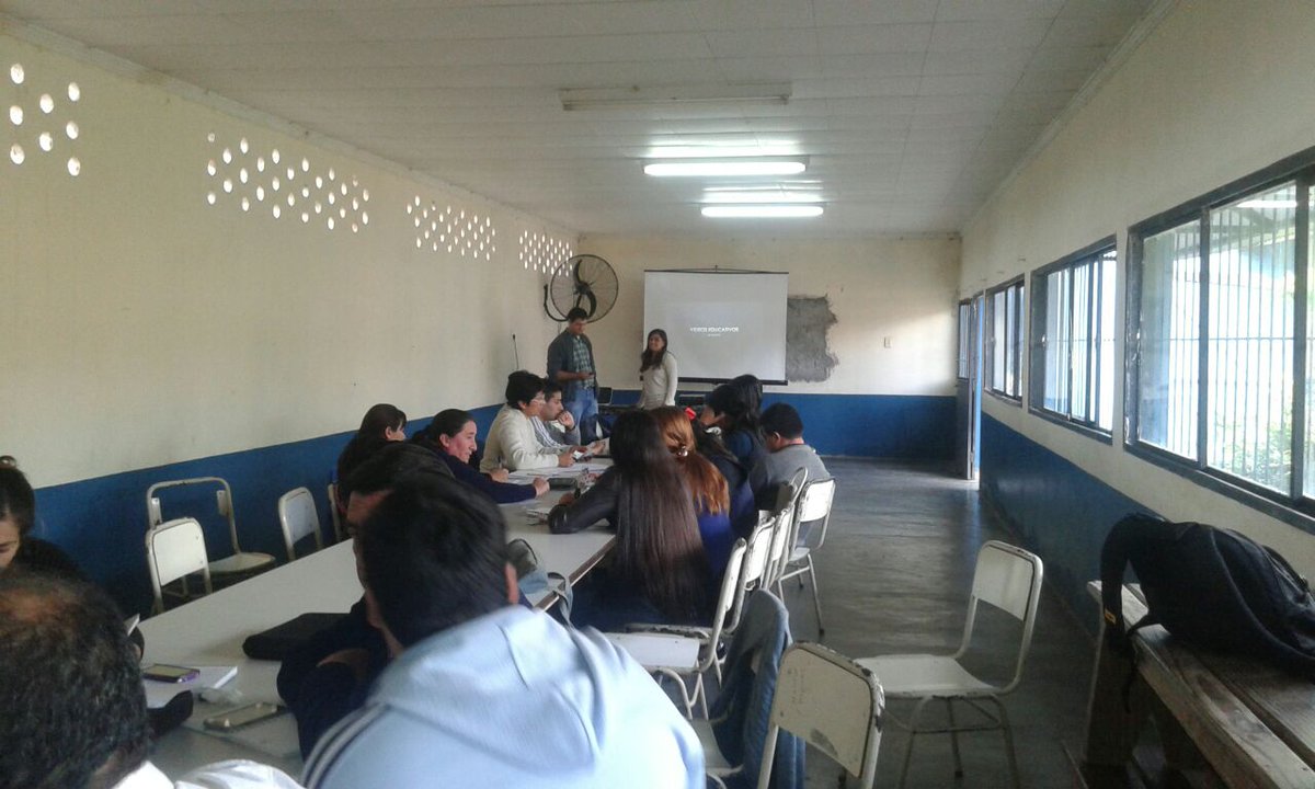 edudigtuc's tweet photo. El Ref. Técnico Escolar socializando recursos TIC con docentes y directivos en la Esc. Agrotécnica de los Sarmiento https://t.co/IpIbFqMvt4