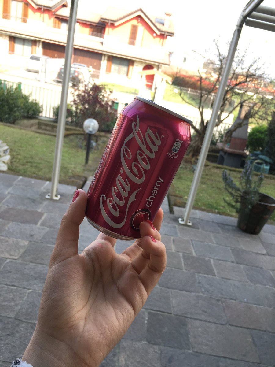 Arianna_Celina's tweet photo. Droga #CocaCola #Coke #CherryCoke #CokeCherry https://t.co/W5fLx7wM5M