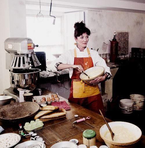 Helping sweet <a href="/LetTheMomentGo/">Rebecca Baker</a> and @BakerInTheWoods at their bakery today!