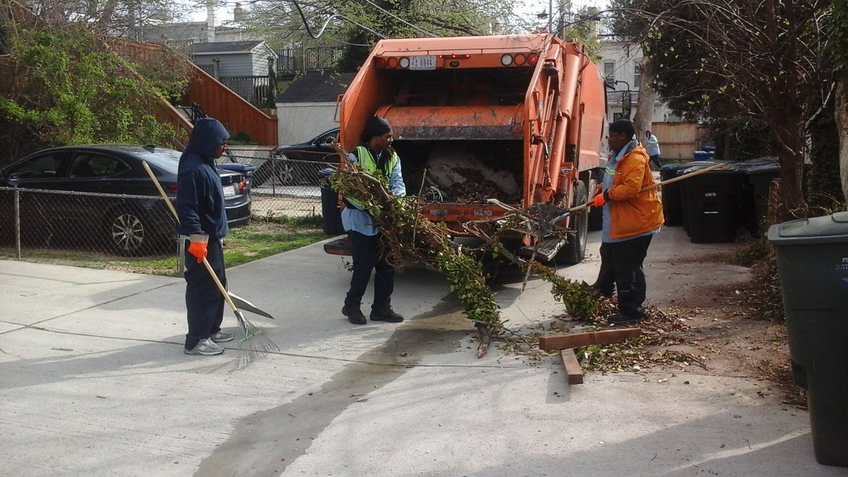 latisha_huntley's tweet photo. Alley cleaning 3500 T Street NW https://t.co/2HTY5o5TOA