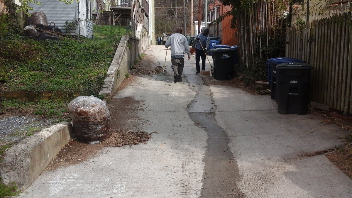 latisha_huntley's tweet photo. Alley cleaning 3500 T Street NW https://t.co/2HTY5o5TOA