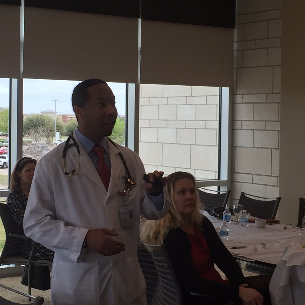 Cammy_Jackson's tweet photo. Cardiologist Dr. Levi Rice @methodistmans educating #LeadershipMidlothian #heartdisease #classicsigns #prevention https://t.co/w8Lp5WFxh8