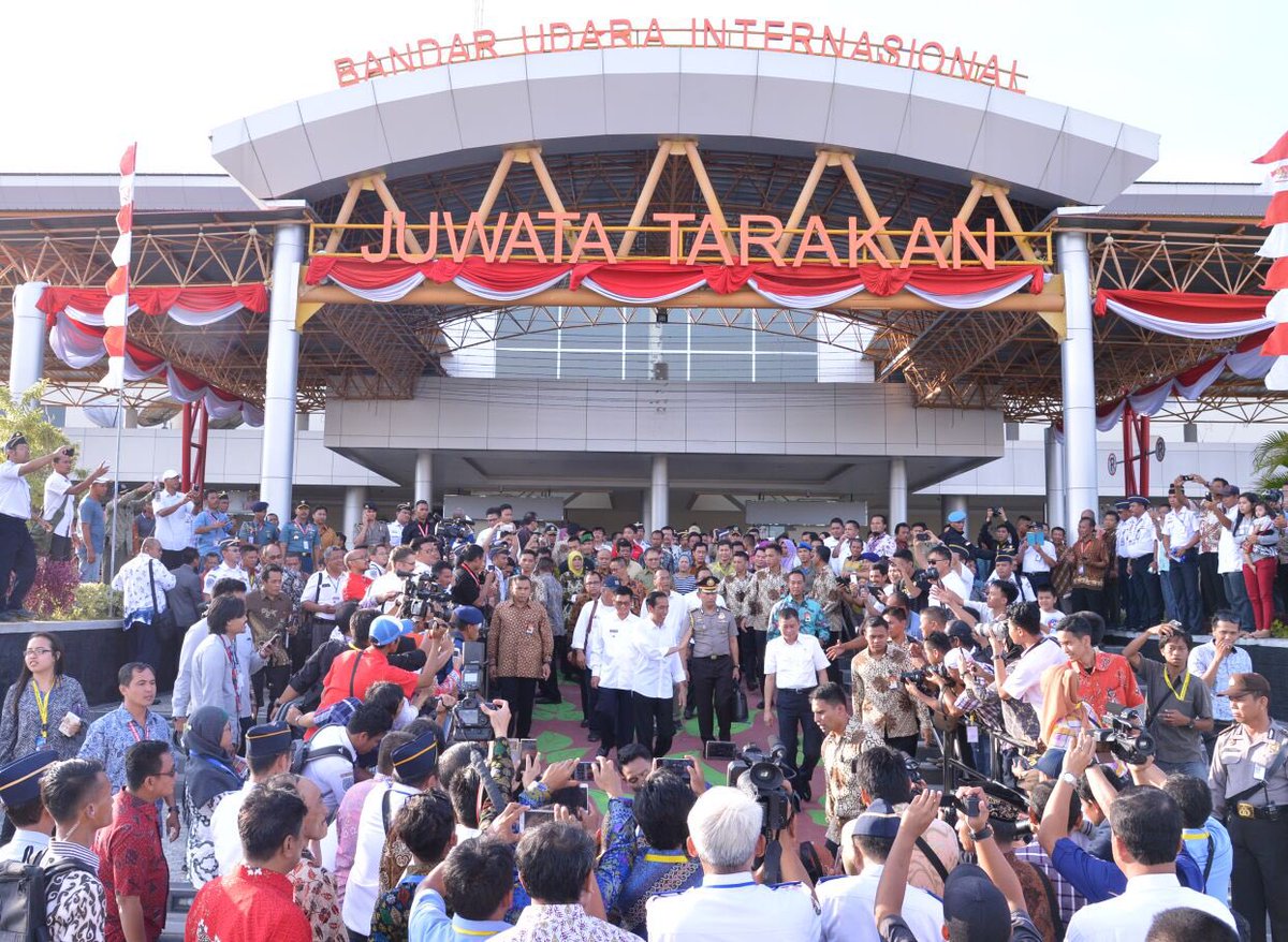 jokowi's tweet photo. Bandara Juwata, pintu gerbang baru Indonesia di utara. Konektivitas kunci menangkan kompetisi -Jkw https://t.co/6JlTKgezeR