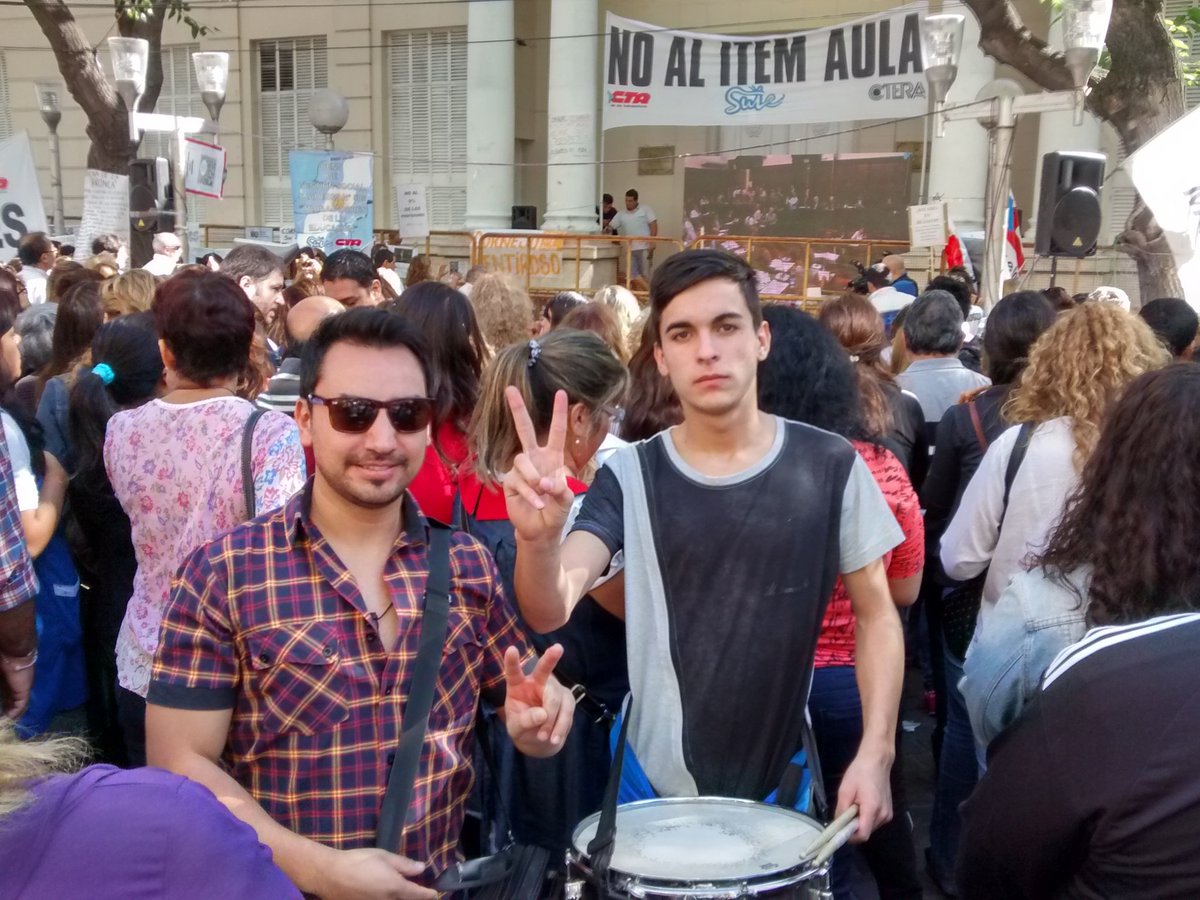 SIPESmendoza's tweet photo. Acompañamos el reclamo de los docentes porque la educación es responsabilidad de tod@s https://t.co/MnipVA83td