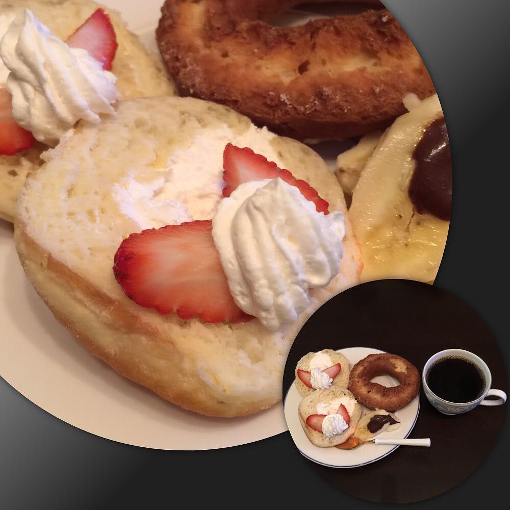 cionesta's tweet photo. #ilDolce #myDessert #MisterDonuts arranged with banana, chocolate cream, strawberry and whip cream. #Osaka #Japan #… https://t.co/AaqHlDNev2