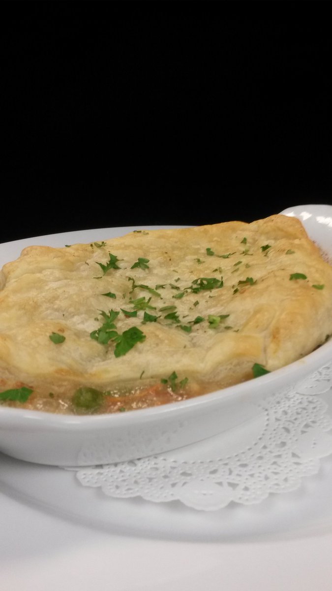 Restaurant_Sage's tweet photo. Today’s chef special is a Turkey Pot Pie with a flaky, golden crust. Enjoy! https://t.co/uWqnOPjoei