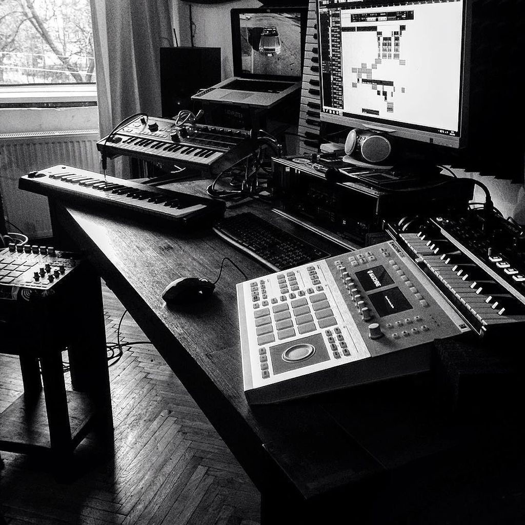producerpassion's tweet photo. #qualitytime #inthelab #studiolife #studio #musician #producer #cubase #machinestudio #motu #adama7 #adammonitors #… https://t.co/NYU6PMDZsH
