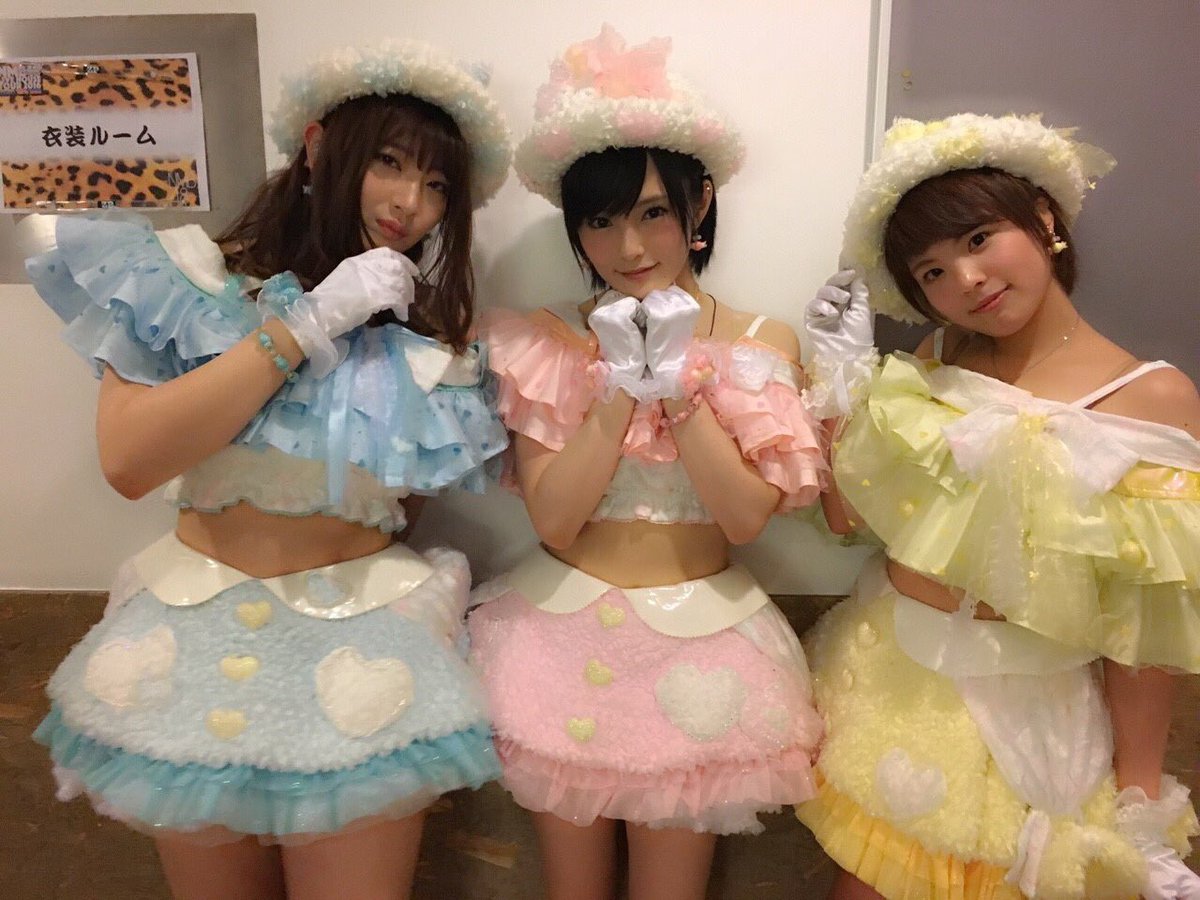 山本彩 岸野 ゆっぴ 私による おnewの上履き というネタ T Co W0iyknb8b4 Twitter